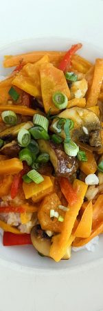 Einfaches Madras-Curry mit Champignons auf Jasminreis