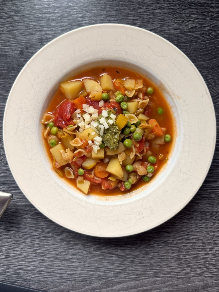 Minestrone: Italienischer Gemüseeintopf