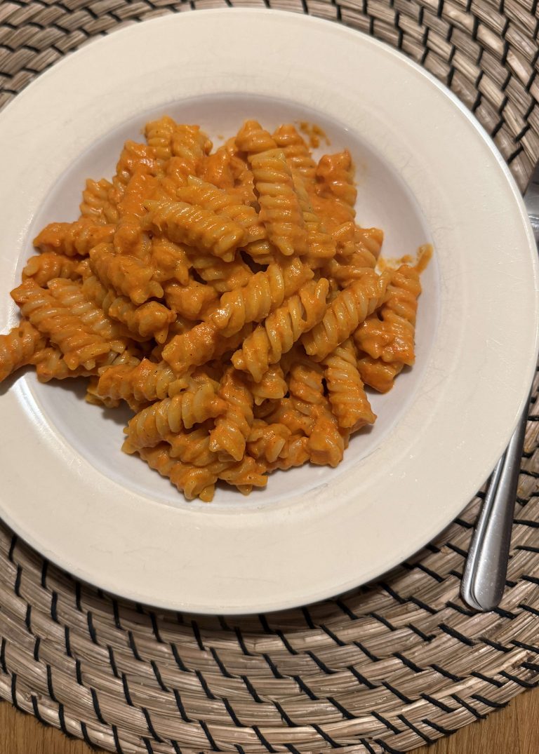 Spirelli in gerösteter Paprika-Sahne-Sauce